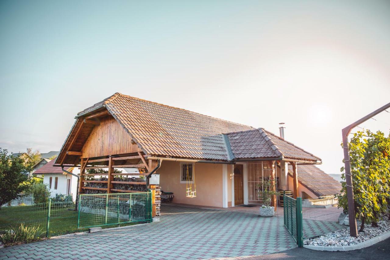 Vineyard Cottage Urban Mirna Екстериор снимка